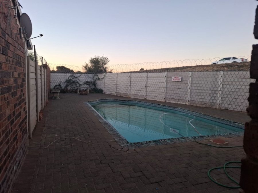 2 Bedroom Property for Sale in Pellissier Free State